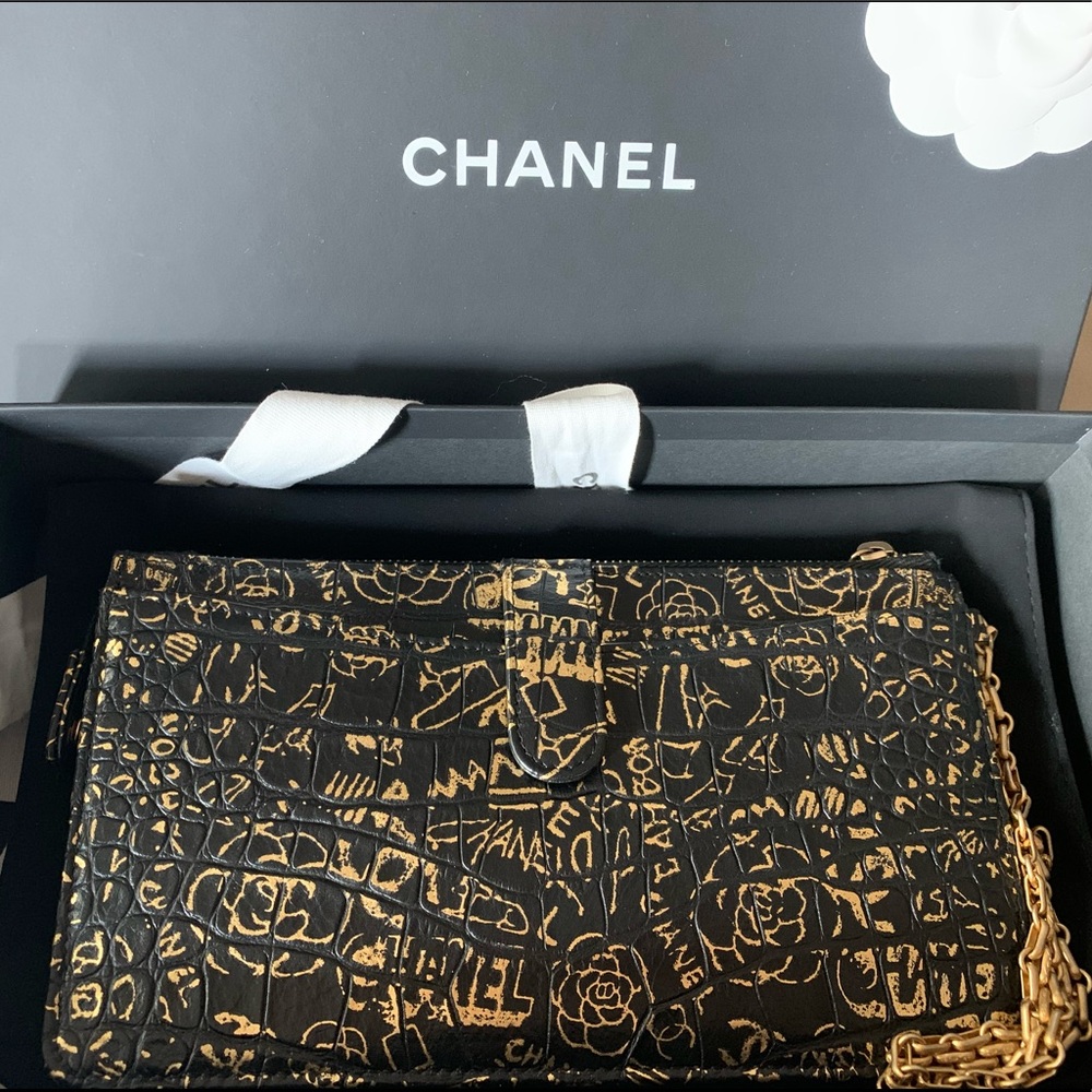 Brand new 19 A Chanel clutch - graffiti collection - Picture 3 of 6